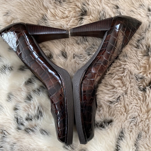 Stuart Weitzman Shoes - Stuart Weitzman Brown patent leather Heels